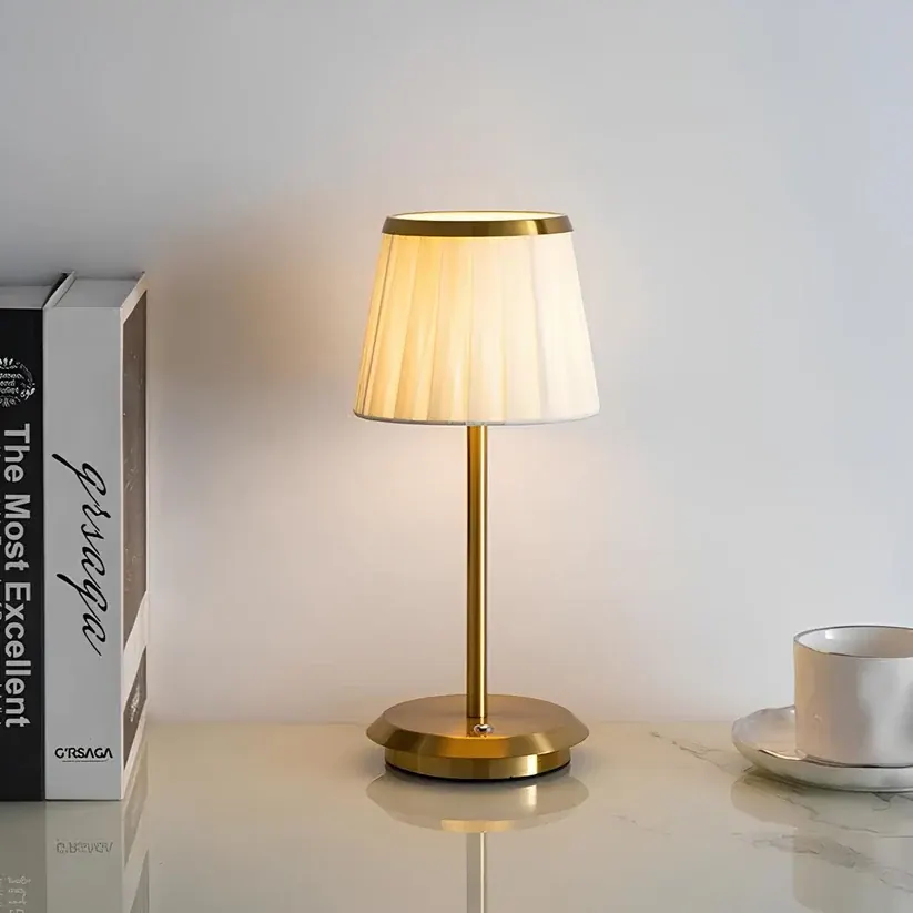 מנורת שולחן LUMI – נטענת עם 3 גווני אור